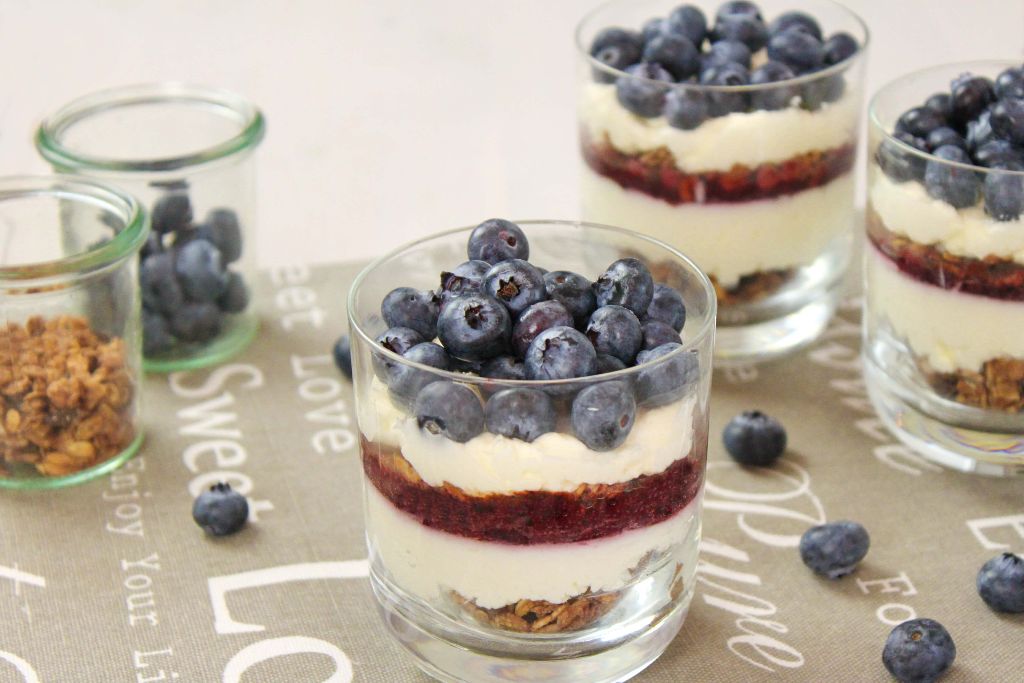 Blaubeer Schichtdessert - Blaubeer Rezepte für den Frühling