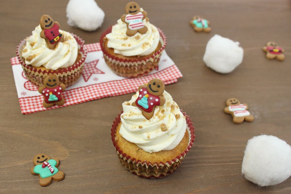 cupcakes rezepte, cupcakes backen, weihnachts cupcakes, weihnachtliche cupcakes, backen, rezept, rezepte, dekoback gingerbread, lebkuchenmännchen, plätzchen rezepte