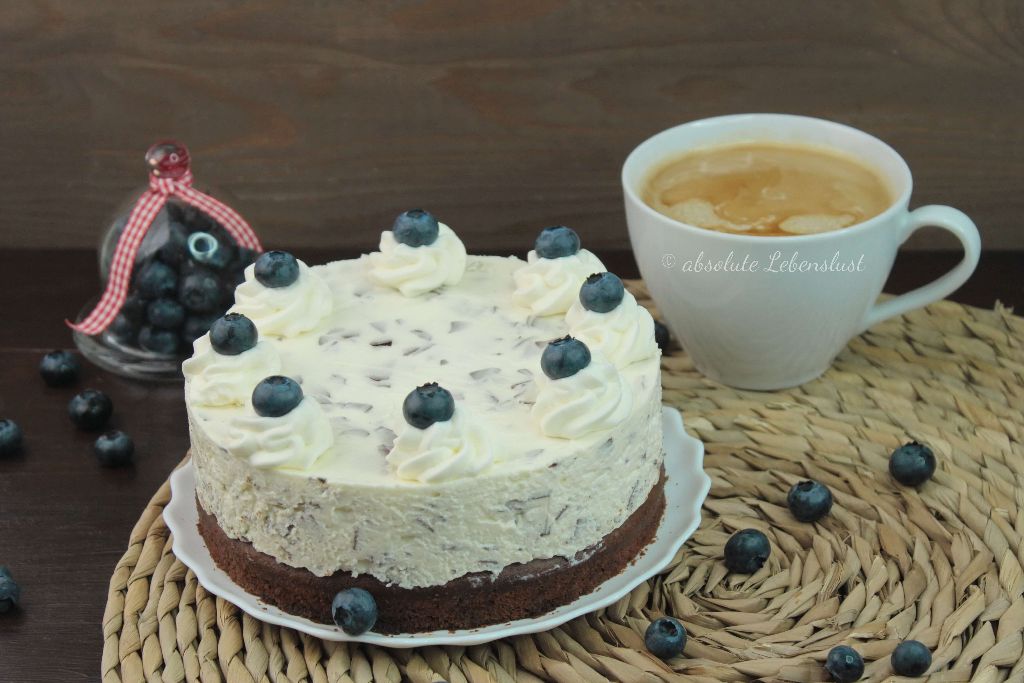 Stracciatella Torte backen | mit Stracciatella Creme | absolute Lebenslust