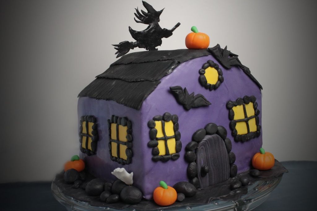 +, halloween essen, halloween torte, 3d motivtorte, für halloween, rezepte, backen, torte, gruselhaus torte, hexenhaus torte, halloween rezepte