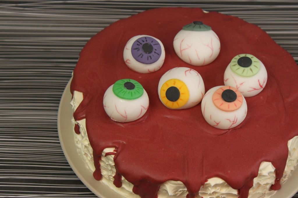 halloween kuchen, halloween torte, blutige torte, red velvet cake rezept, aufäpfel torte, augen torte, motivtorte, rezept, selber machen