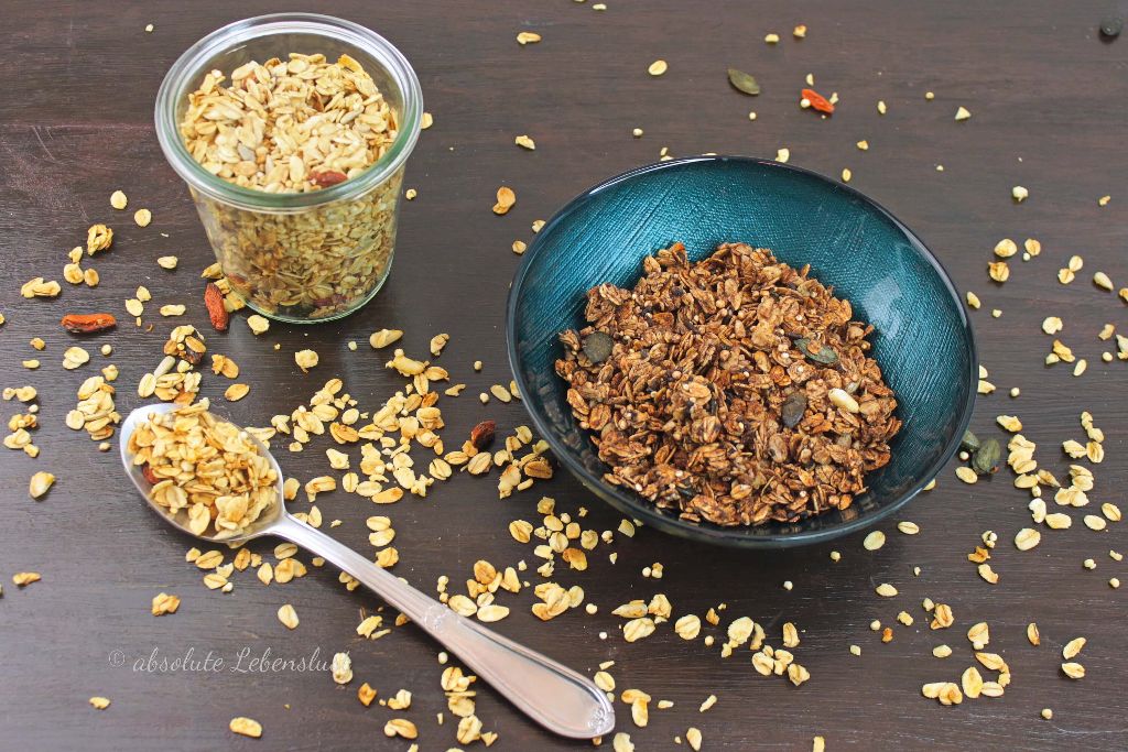 knuspermüsli, granola, schoko granola, selber machen, rezept, backen, müsi, frühstück, frühstücksideen, gesund, gesunde ernährung, porridge