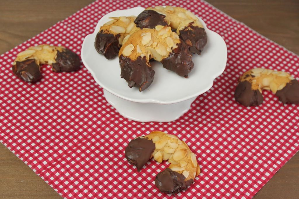 Mandelhörnchen Rezept - Marzipan Gebäck selber backen