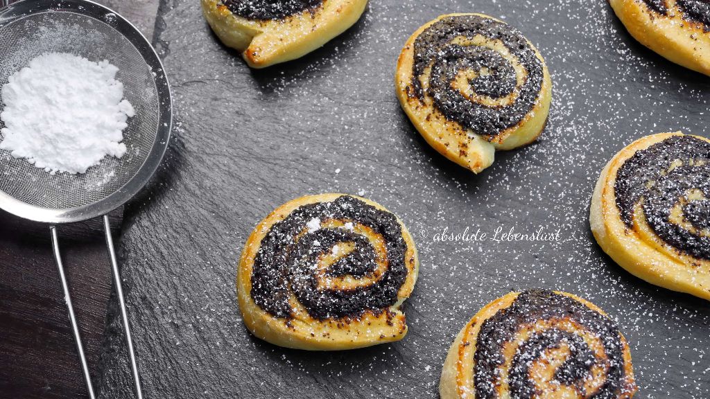 mohnschnecken selber machen, mohnschnecken, hefegebäck rezepte, hefegebäck selber machen, backen, rezepte, weihnachtsbäckerei