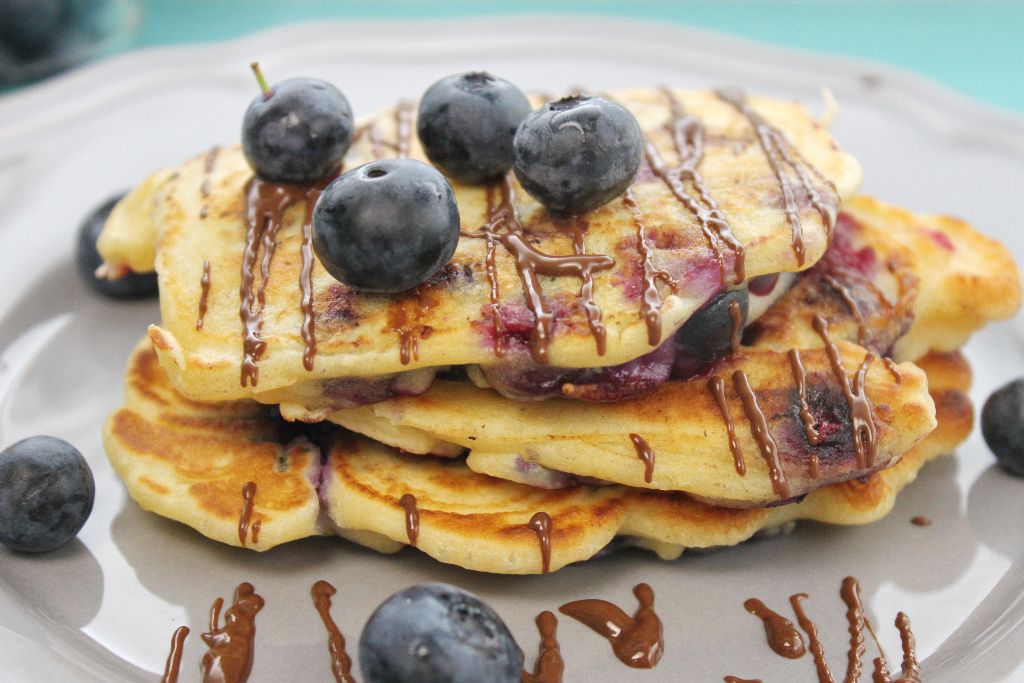 pancakes backen, pancakes selber machen, blaubeer pancakes, blueberry pancakes, rezept, rezepte, pancake rezepte, pancake ideen, frühstücksideen