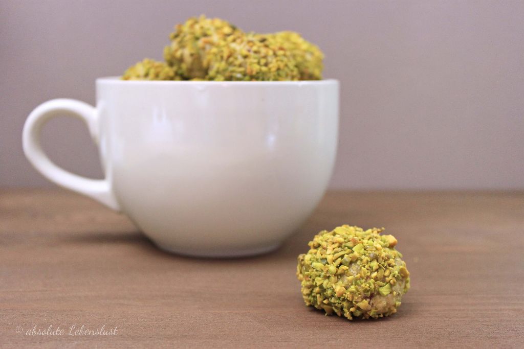 pistazienkugeln, pistazienkugeln backen, pistazien kekse, pistazien rezepte, weihnachtsplätzchen backen, weihnachtsplätzchen rezepte, plätzchen backen