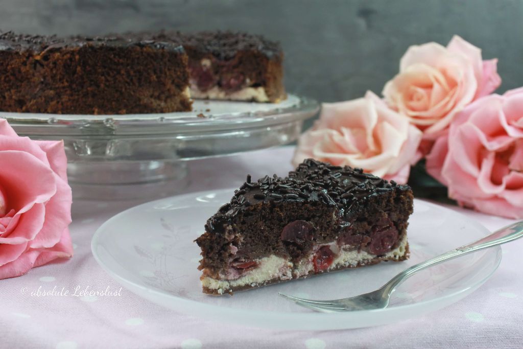 schokoladenkuchen mit kirschen, schokoladenkuchen mit cheesecake füllung, mit cheesecakefüllung, mit cheesecake füllung, mit käsekuchenfülung, mit käsekuchen füllung, backen