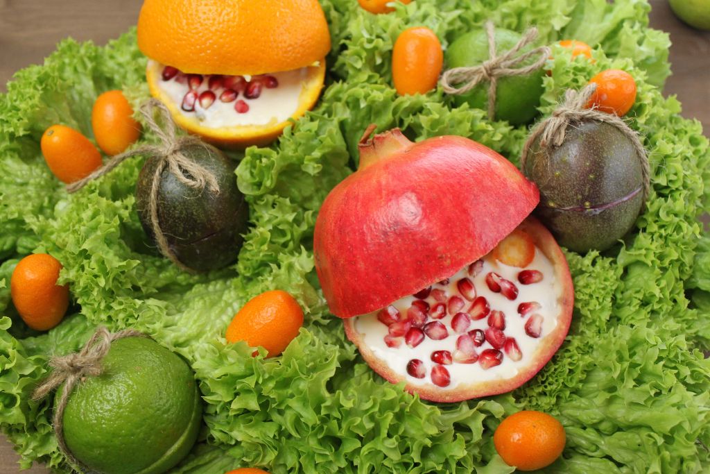Obstsalat mit Joghurt selber machen - vegane "Ostereier"